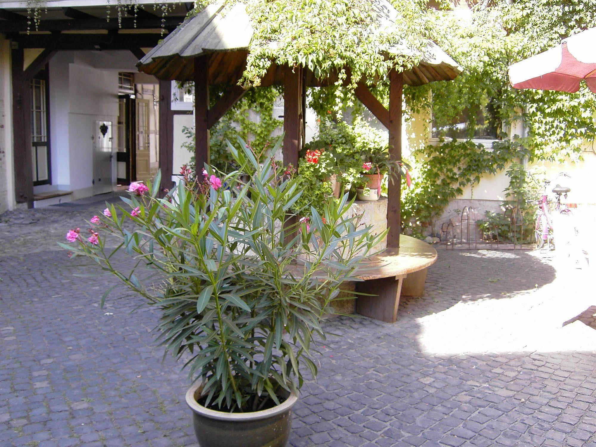 Adelheid Hotel Garni Quedlinburg Exterior photo